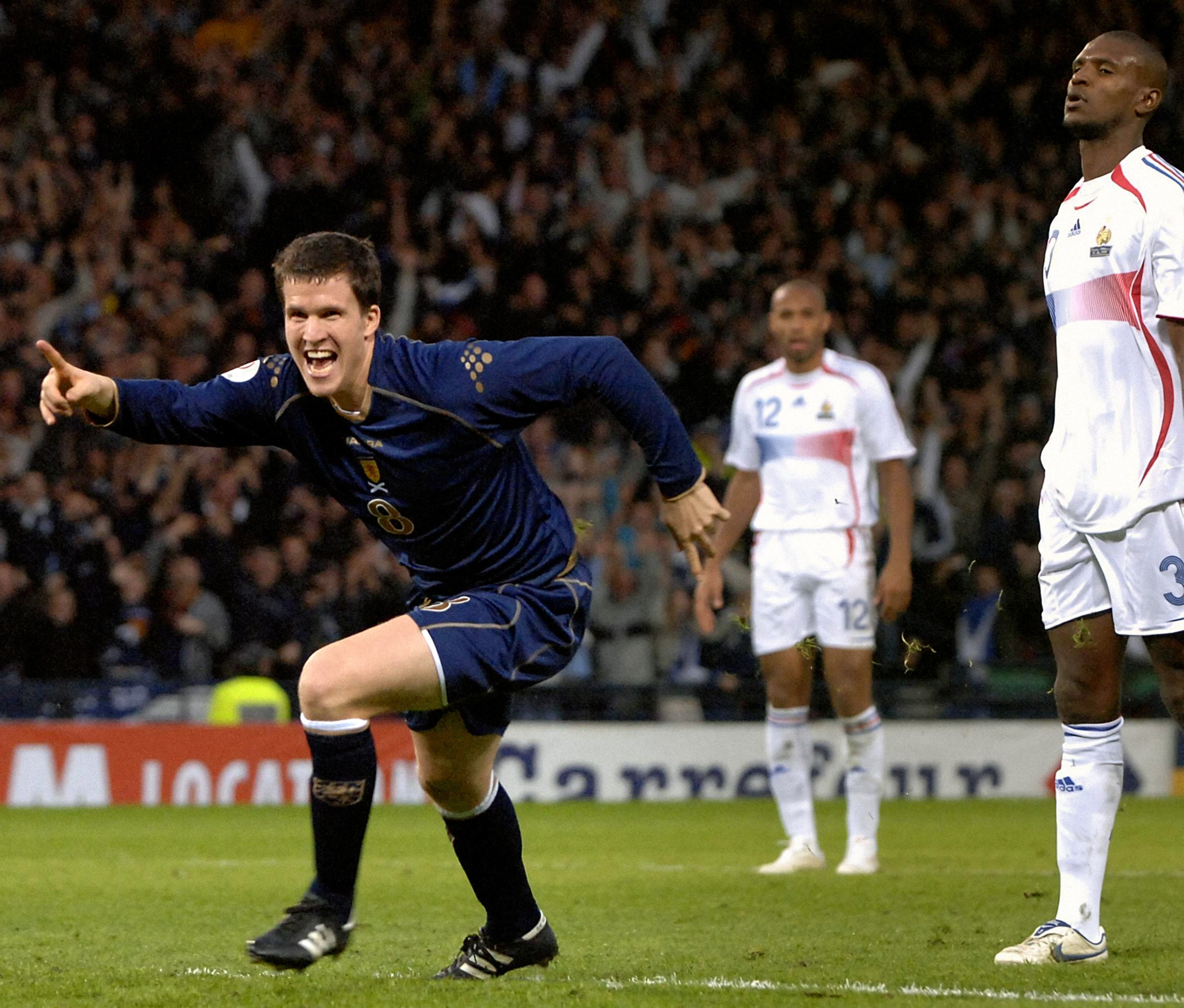 Gary Caldwell célèbre sa victoire sur la France à Hampden Park en 2006